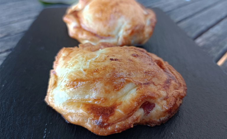 Pastelitos de arroz de Valareña con longaniza de Graus